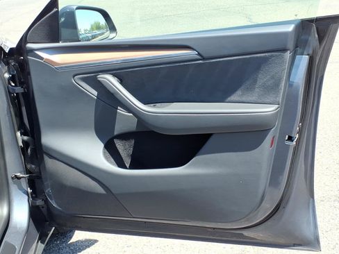Used 2023 Tesla Model Y AWD image 14