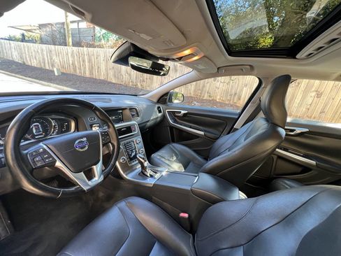 Used 2015 Volvo V60 T5 Platinum image 12