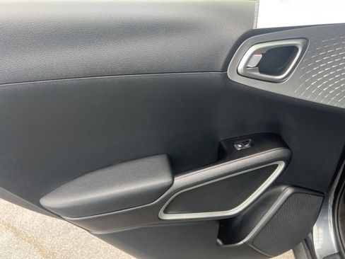 Used 2022 Kia Soul LX w/ Technology Package image 18