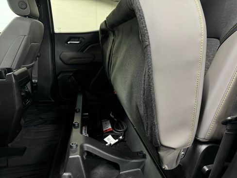 Used 2024 Chevrolet Colorado ZR2 w/ Technology Package image 30