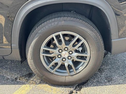 Used 2025 GMC Acadia Elevation image 9