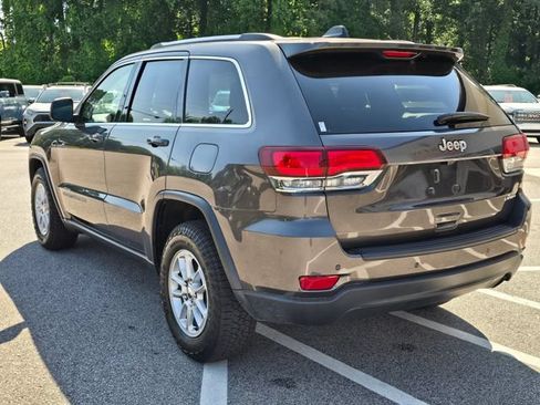 Used 2020 Jeep Grand Cherokee Laredo RWD image 3