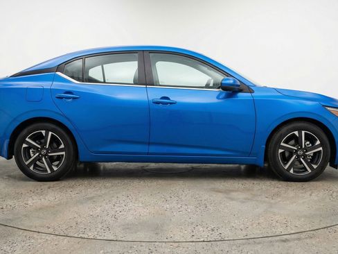 Used 2025 Nissan Sentra SV FWD image 11