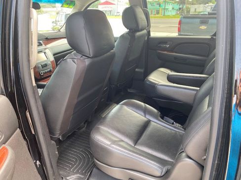 Used 2013 Chevrolet Suburban LTZ RWD image 16