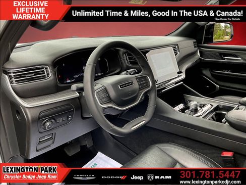 Used 2024 Jeep Wagoneer L Series II w/ Flexible Seating Group AWD/4WD image 16