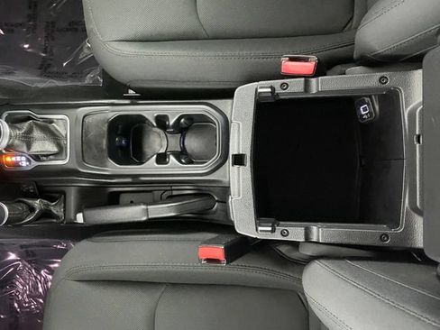 Used 2022 Jeep Wrangler Unlimited Sport AWD/4WD image 28