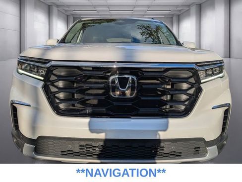 Used 2025 Honda Pilot Touring image 2