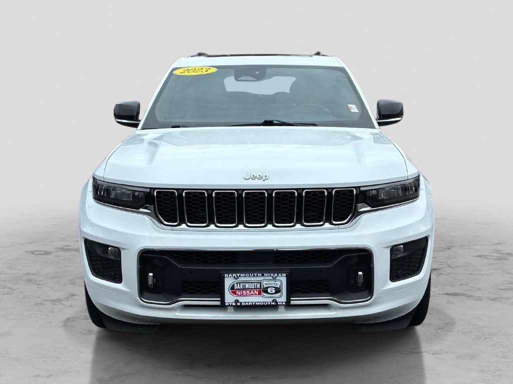 Used 2023 Jeep Grand Cherokee L Overland w/ Luxury Tech Group IV AWD/4WD image 3
