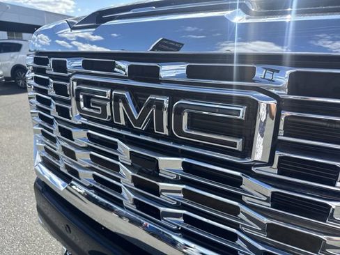 Used 2025 GMC Sierra 2500 Denali w/ Denali Reserve Package AWD/4WD image 32
