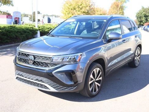 Used 2022 Volkswagen Taos SE image 10