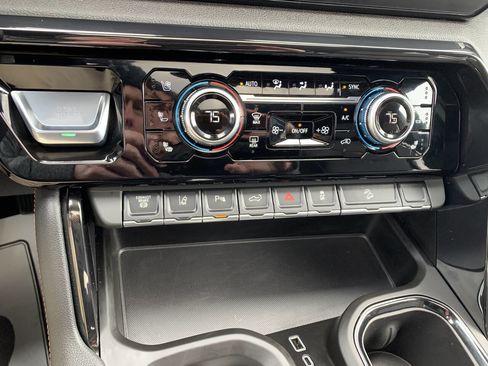 Used 2025 GMC Sierra 2500 AT4 image 15