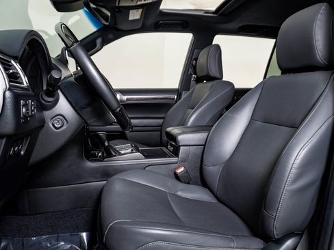 Used 2023 Lexus GX 460 Premium w/ Premium Package image 19