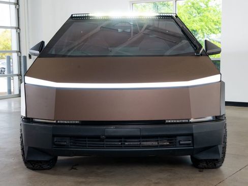 Used 2024 Tesla Cybertruck AWD Crew Cab image 4