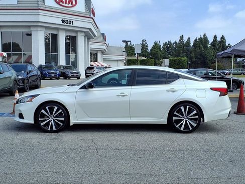 Used 2020 Nissan Altima 2.5 SR FWD image 2