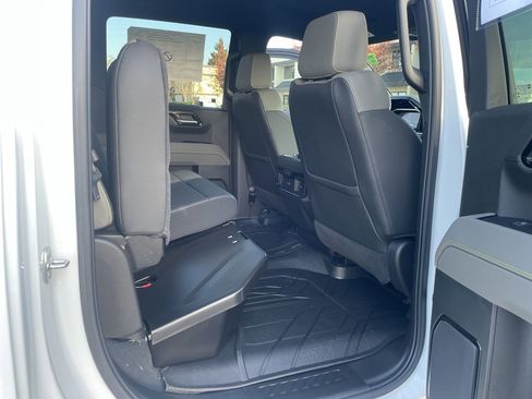 Used 2025 Chevrolet Silverado 1500 ZR2 w/ Technology Package image 58