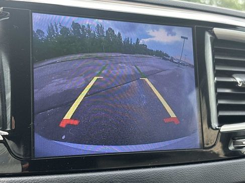 Used 2017 Chrysler Pacifica Touring-L FWD image 31
