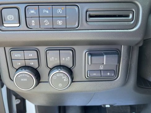 Used 2024 Chevrolet Tahoe Z71 w/ Luxury Package AWD/4WD image 25