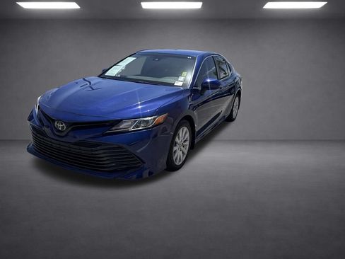 Used 2018 Toyota Camry LE FWD image 4