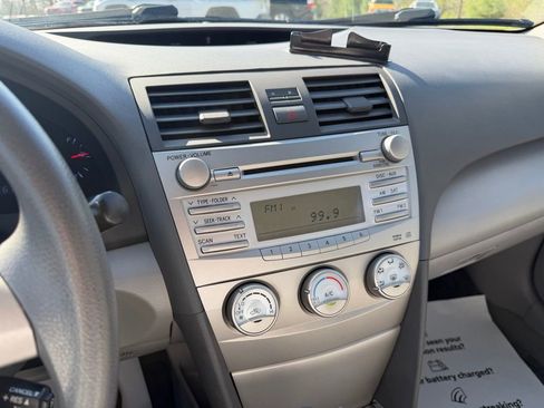 Used 2011 Toyota Camry LE image 19