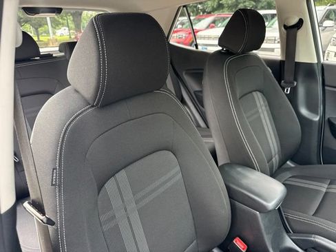 Used 2024 Hyundai Venue SEL FWD image 28