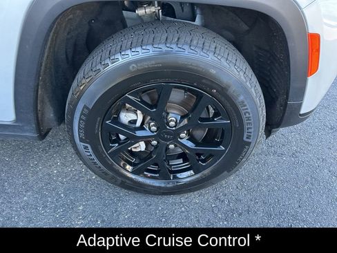 Certified 2024 Jeep Grand Cherokee L Laredo image 9