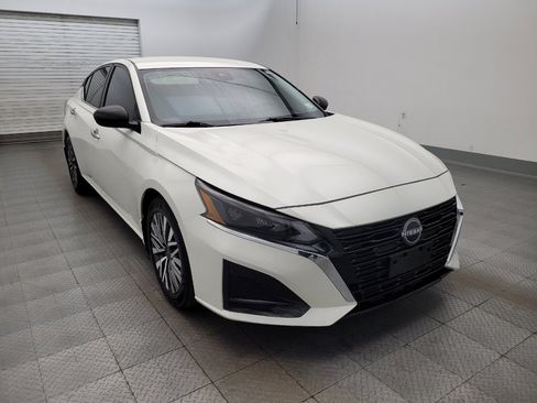 Used 2024 Nissan Altima 2.5 SV FWD image 13
