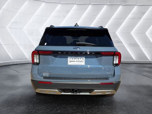 Used 2025 Ford Explorer Active w/ Active Comfort Package image 4