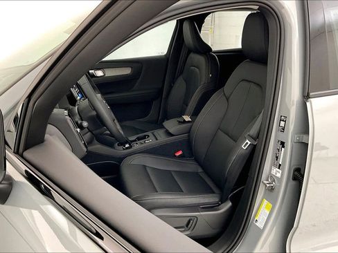 New 2026 Volvo XC40 B5 Core w/ Climate Package image 33