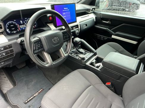 Used 2024 Toyota Tacoma TRD Off-Road image 10