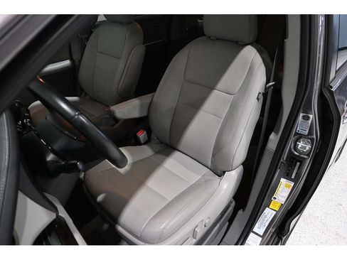 Used 2020 Toyota Sienna XLE FWD image 14
