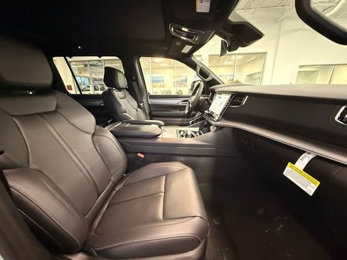 New 2026 Jeep Grand Wagoneer Limited AWD/4WD image 15