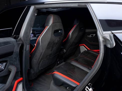 Used 2024 Lamborghini Urus Performante AWD/4WD image 74