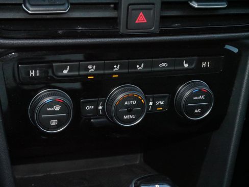 Used 2024 Volkswagen Taos SE image 23