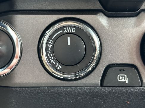 Used 2019 Toyota Tacoma TRD Sport AWD/4WD image 28