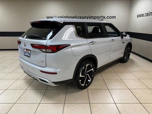 Used 2024 Mitsubishi Outlander 4WD Plug-In Hybrid image 6