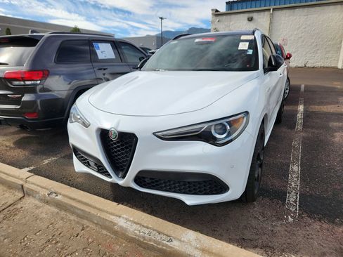 Used 2023 Alfa Romeo Stelvio Veloce AWD/4WD image 4
