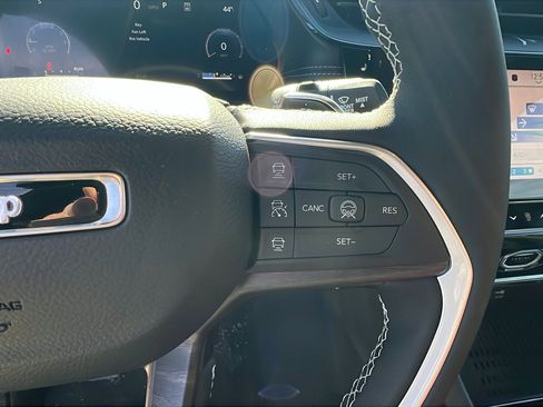 New 2026 Jeep Grand Cherokee Altitude image 23