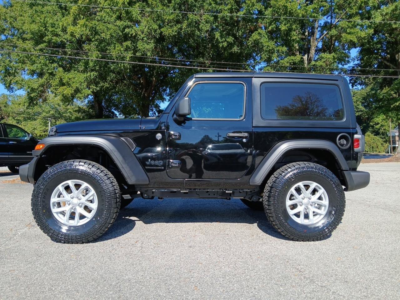 Used 2023 Jeep Wrangler Sport AWD/4WD image 1