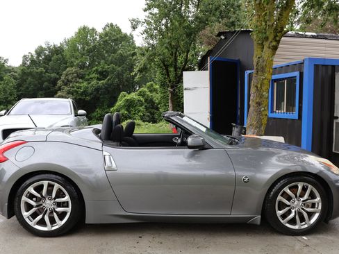 Used 2013 Nissan 370Z Roadster image 14