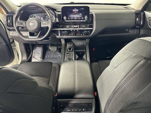 Certified 2025 Nissan Pathfinder SV image 25