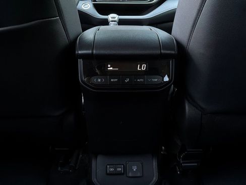 Used 2025 Toyota Highlander Limited AWD/4WD image 12