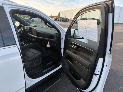 New 2026 Chevrolet Suburban LT w/ Comfort Package image 30