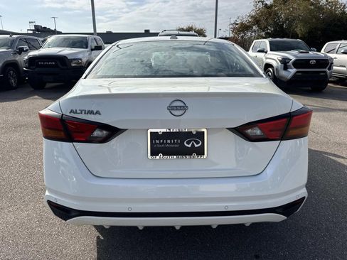 Used 2025 Nissan Altima 2.5 SV image 6