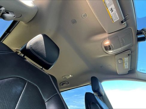 Used 2021 Chrysler Pacifica Touring-L AWD/4WD image 21