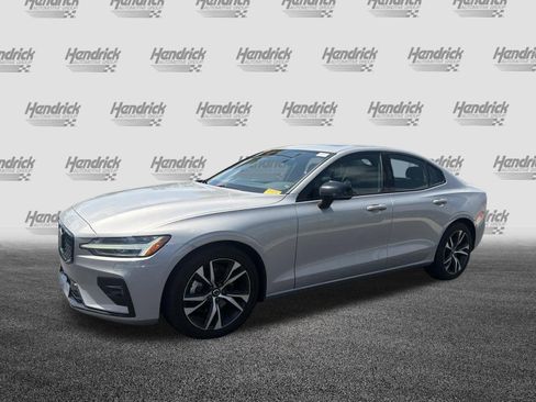 Used 2025 Volvo S60 B5 Core FWD image 9