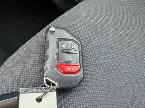 Used 2018 Jeep Wrangler Unlimited Sport AWD/4WD image 30