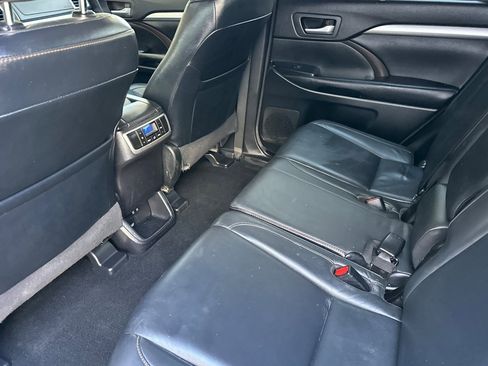 Used 2017 Toyota Highlander XLE AWD/4WD image 14