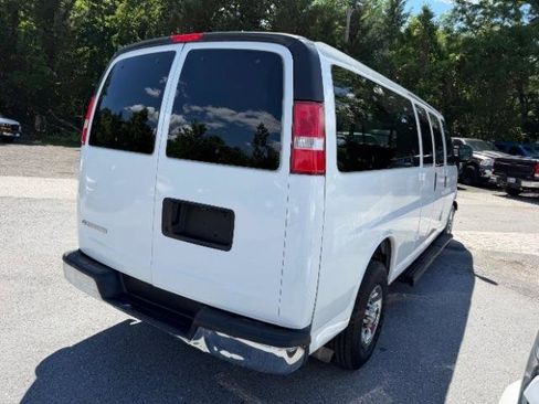 Used 2017 Chevrolet Express 3500 LT w/ LT Preferred Equipment Group RWD image 5