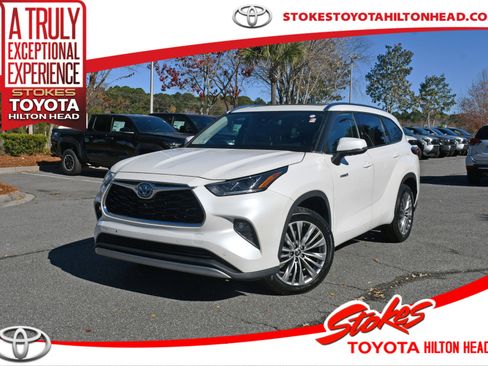 Used 2021 Toyota Highlander Platinum image 1