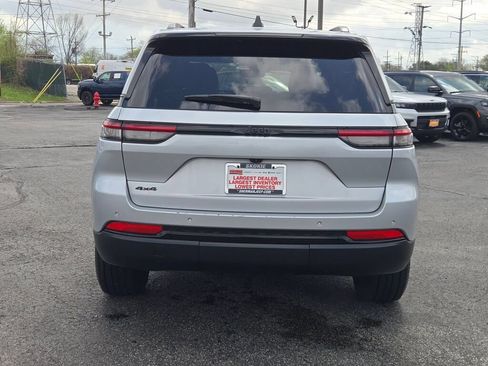 Used 2024 Jeep Grand Cherokee Altitude AWD/4WD image 16